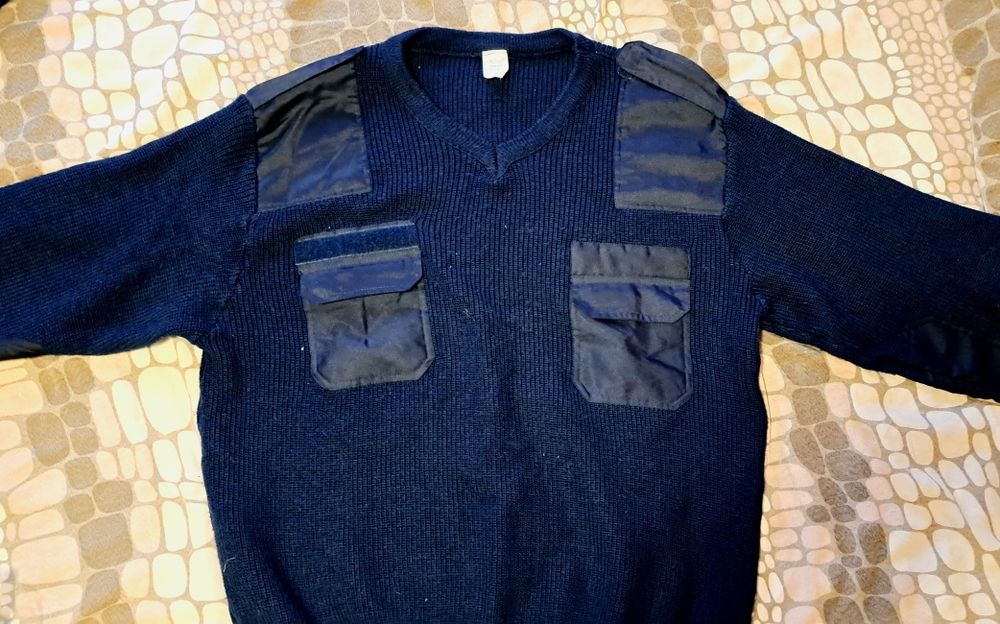 Тъмносин пуловер 50% вълна