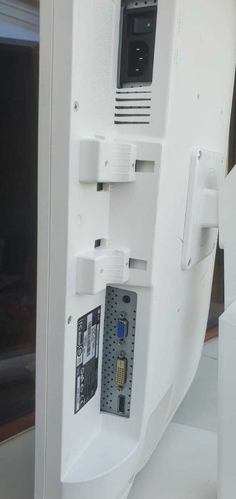 Монитор LG 27MB65PY треснут экран