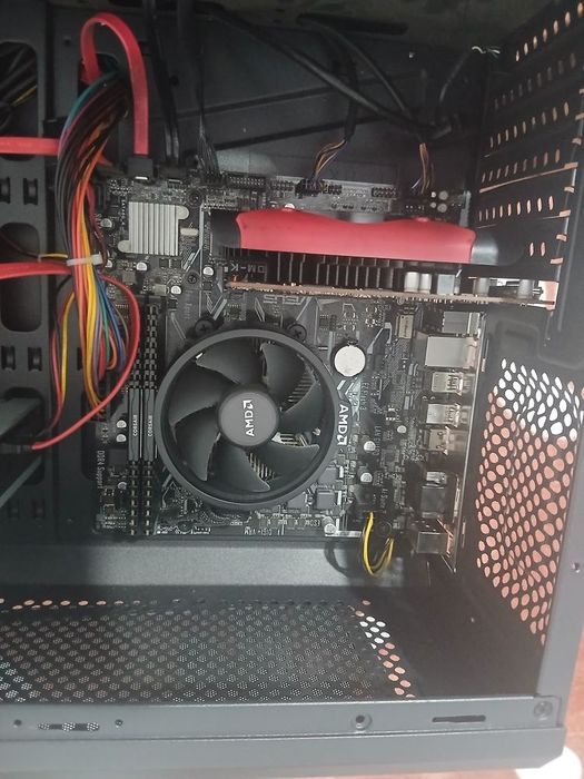 Vând pc gaming sau schimb