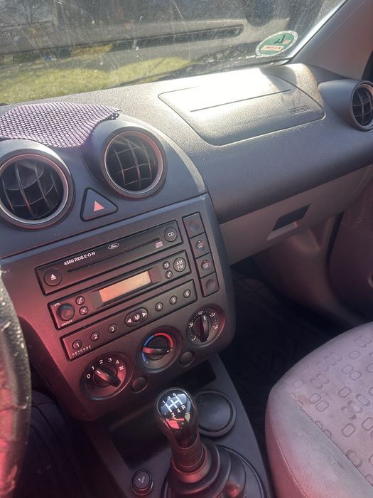 Ford fiesta, 2 uși, 2003