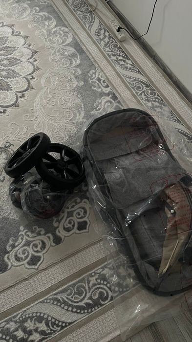 Коляска абсолютно новая