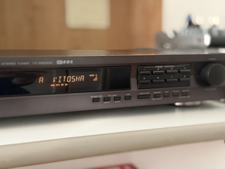 Продавам тунер Yamaha TX-592RDS