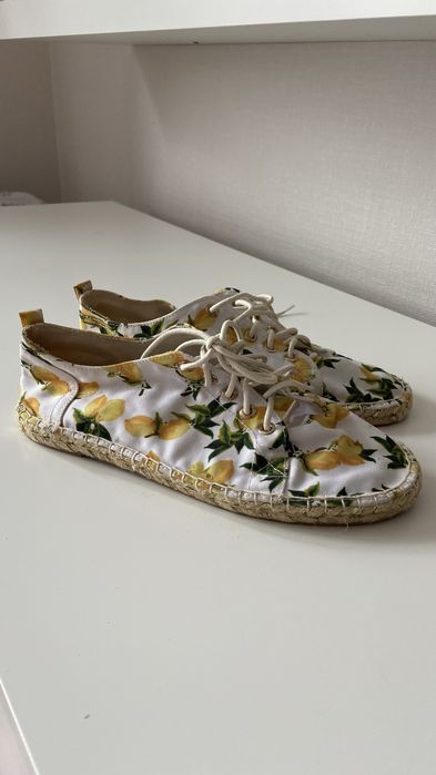 Продам женскую обувь.