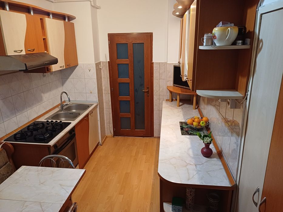 Apartament 3 camere decomandat | Bloc cărămidă 1990 | Zona Nicolae Iorga