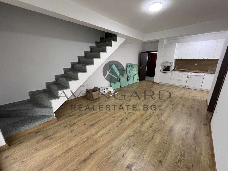 оф.19224 4-ен Мезонет с Двор