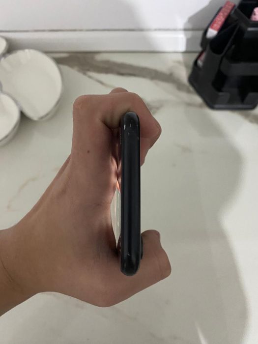 Продам Айфон хр.