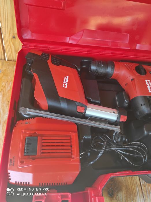 Hilti rotopercutor pe acumulatori cu aspirator.