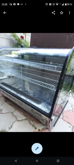 Vitrina frigorifica de masă în condiții perfecte de funcționare