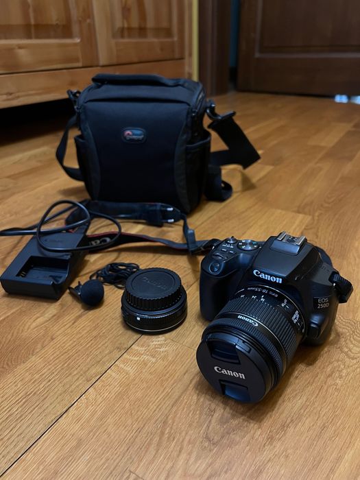 Canon EOS 250D + 2 объектива + микрофон + сумка