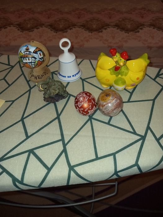 Сувенири.Всяка снимка е по 8 лв.