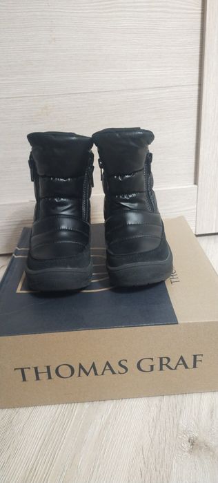 Продам ботинки для девушек