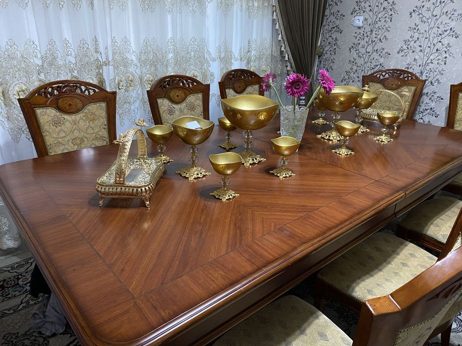 Стол и стулья для для 8 персон