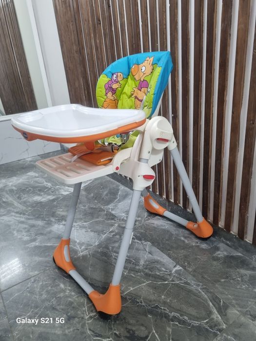 Продам  2  стульчика  для кормления Chicco