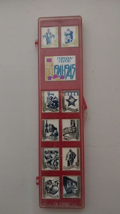 Значки города героев.