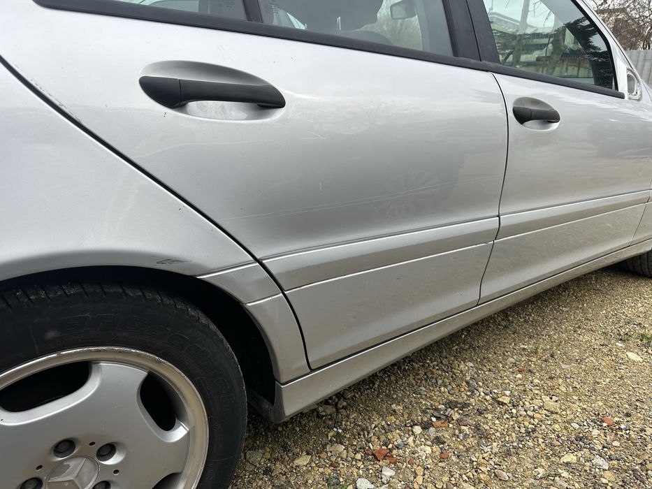 Врати десни за Мерцедес W203 седан!!! C classa седан!