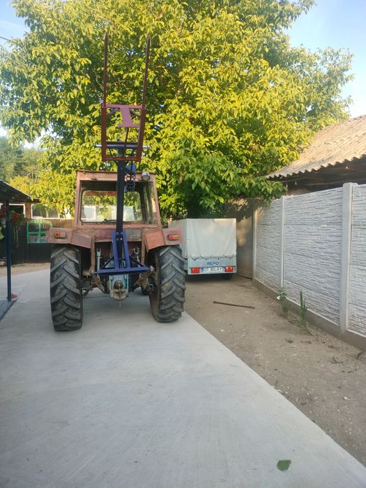 Cupă și furca în tiranți