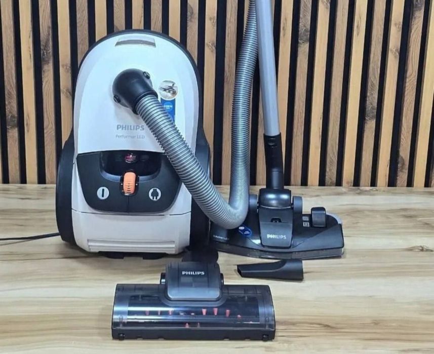 Пылесос PHILIPS PERFORMER model: XD8042 Сделано в Польше (2200Вт)