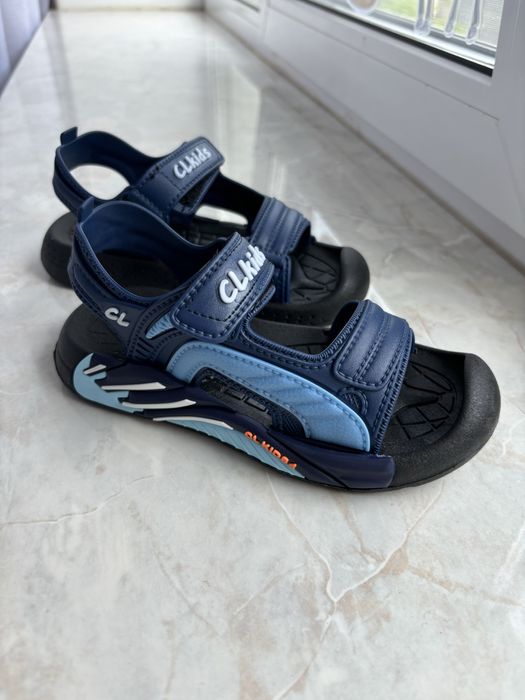 Продам детские сандалии новые