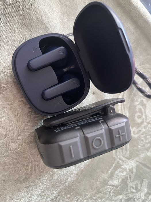 Безжични слушалки и тонколонка