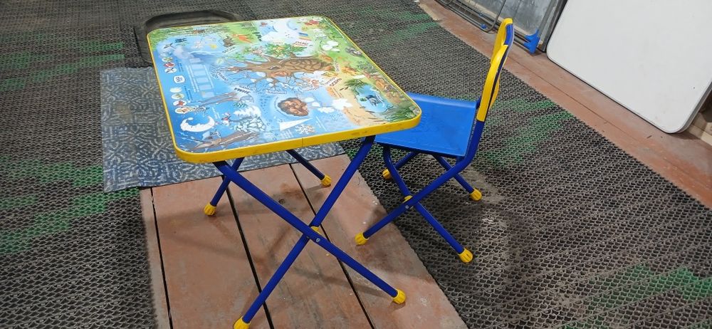 Продам детский столик и стульчик