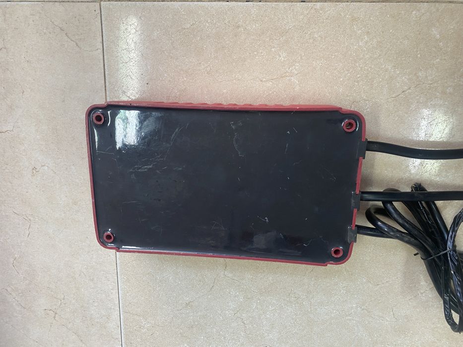 Водоустойчиво зарядно за акумулатор 12V-24V