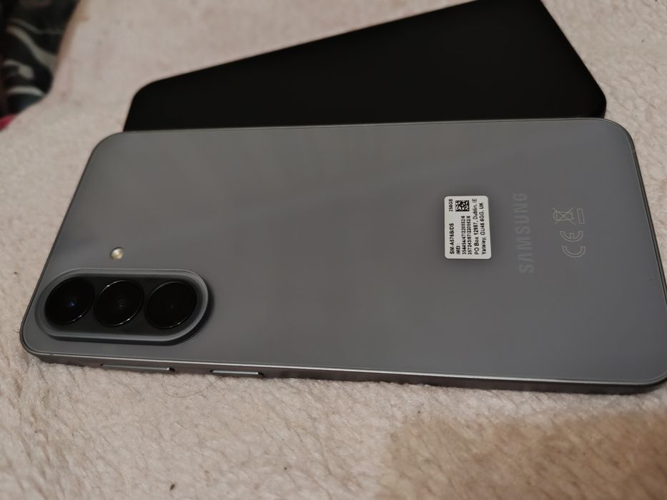 Samsung A57 5G 256 8 рам,нов на 1 седмица