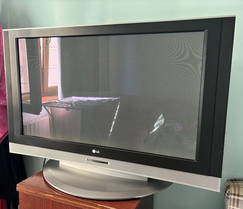 Телевизор LG, 106 диагональ