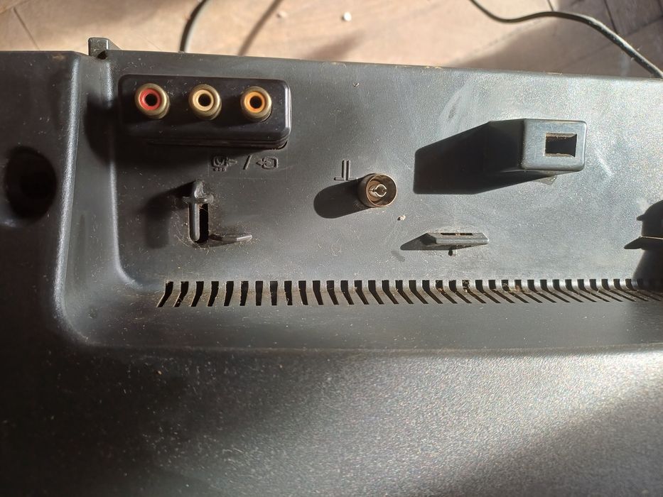 Продавам телевизор Sony trinitron