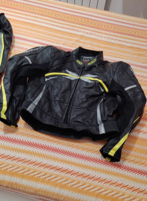 Vând combinizoane moto din doua piese și ghete moto