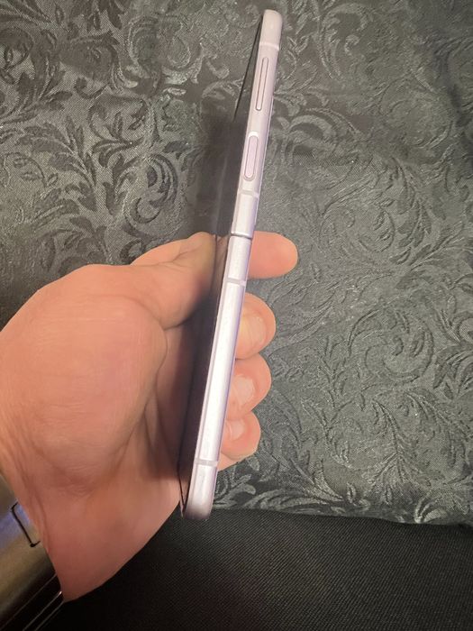 Samsung z flip 3  256 gb за части