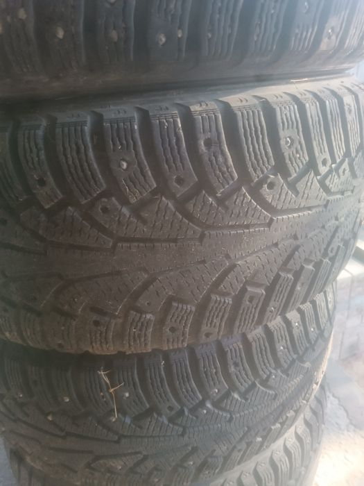 Продам шины R18 зимние