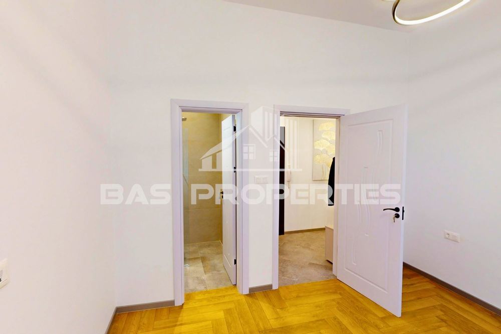 Продава се Тристаен апартамент в София, Център - 90 кв.м за 2805 €/кв.м - Снимка #11