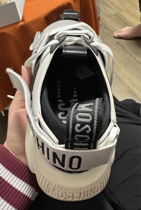 Adidasi moschino