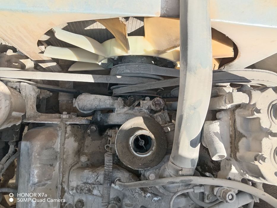 Zil 130 sotiladi Juda usulliniy 15 tonna oladi yili 1983 xolati alo