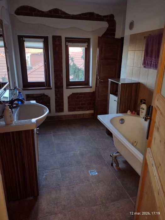 Închiriez apartament cu 4 camere în Cotroceni