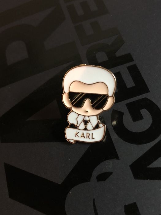 Брошка с Karl Lagerfeld