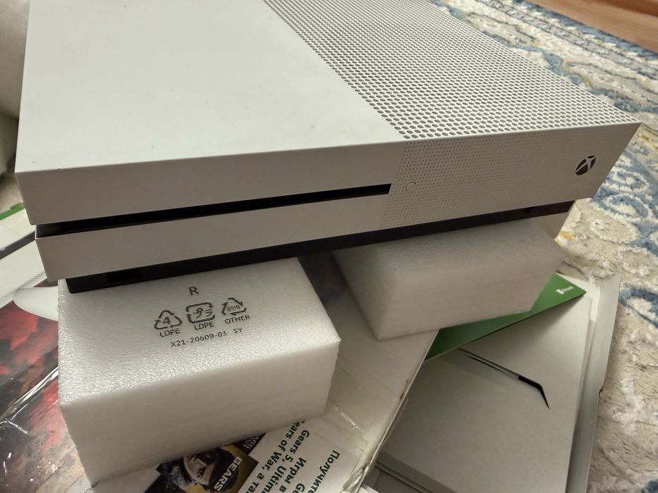 XBOX ONE S. В ПРОДАЖЕ, цена договорная.