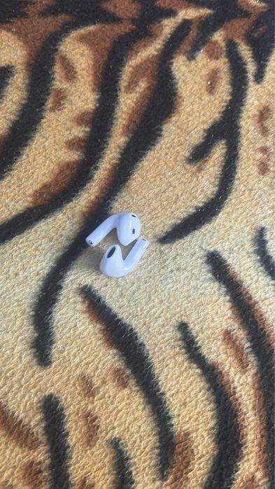 Vand airpods 4 ANC fara cutie