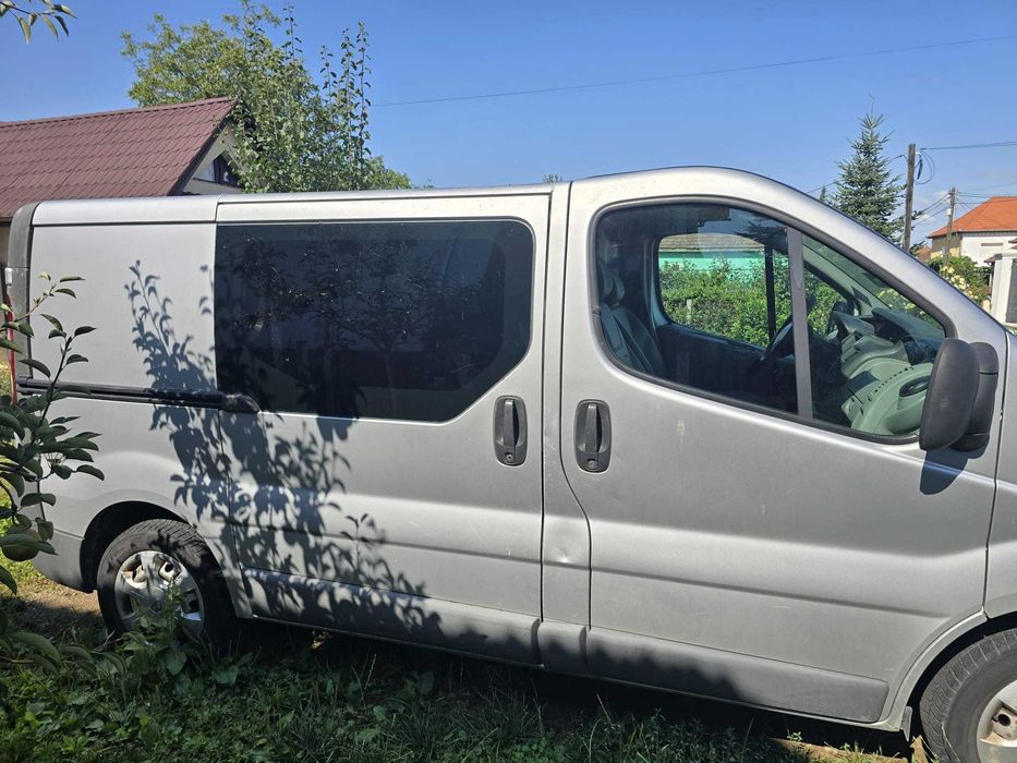 Vând Renault Trafic