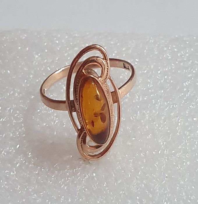 Янтарь      колечко.