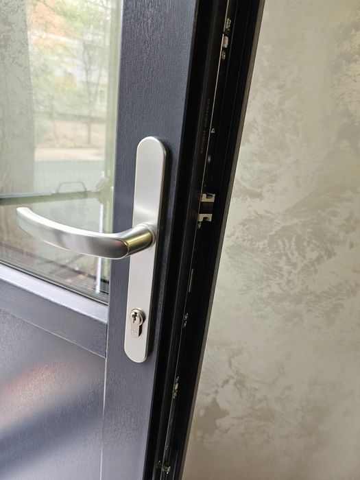 Deblocari usi Galati/Reparatii usi/Yale usi/Reparatii termopane/Butuci