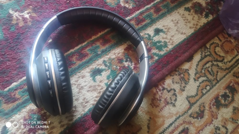 Наушники JBL звук чистый и громкий