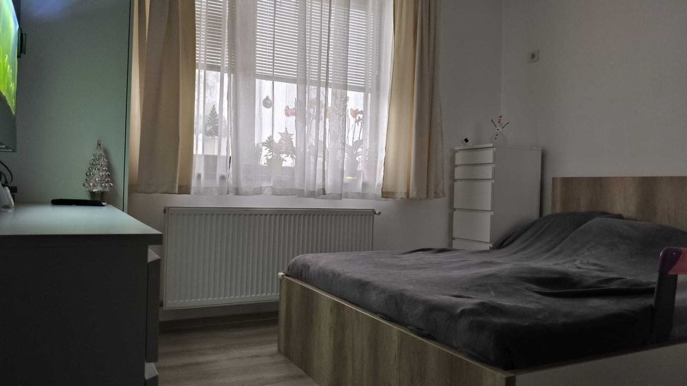 Apartament 2 camere cu parcare proprie si curte privata a blocului