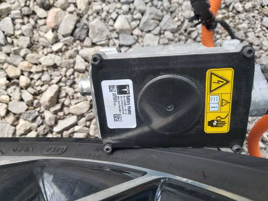 Подгрев на батерията, нагревател. Тесла модел S85 2015 г.