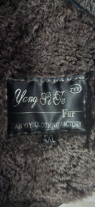 De Vanzare Cojoc Foarte Calduros