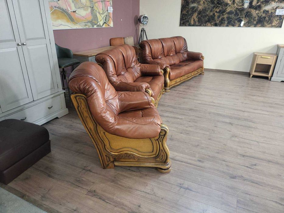 Кафяв комплект дивани тройка,двойка и фотьойл от естествена кожа и дъб