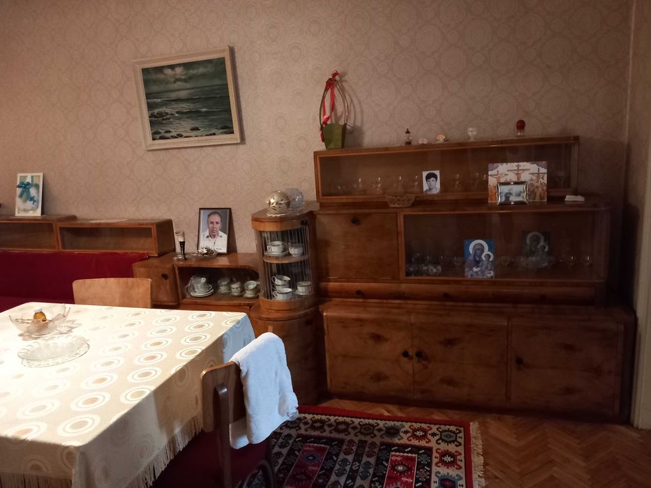 Продавам 4-стаен апартамент в град Добрич в центъра