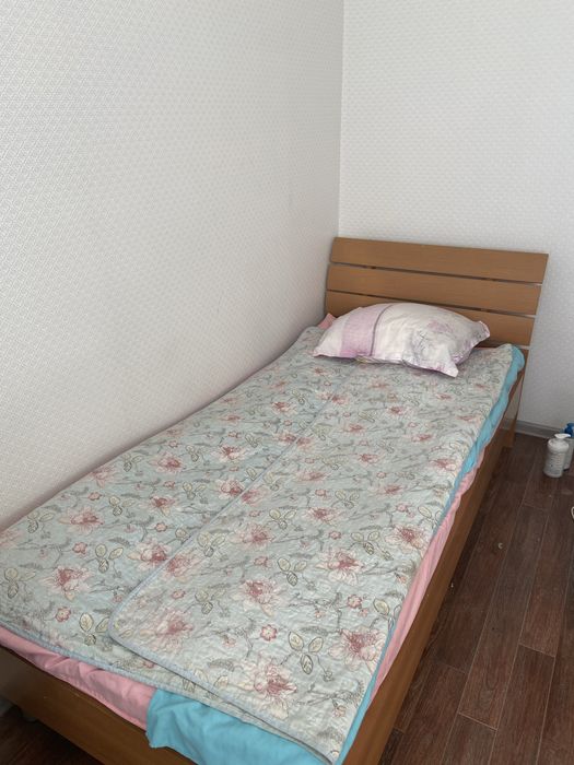 Кровать с матрасом