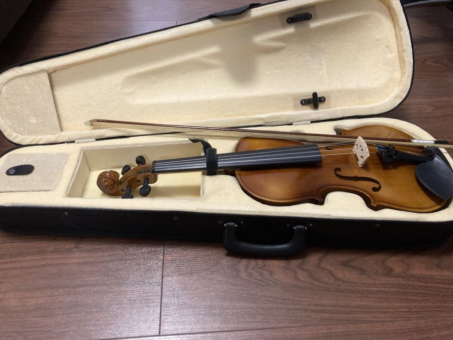 Vioară clasică cu arcuș și cutie de protecție