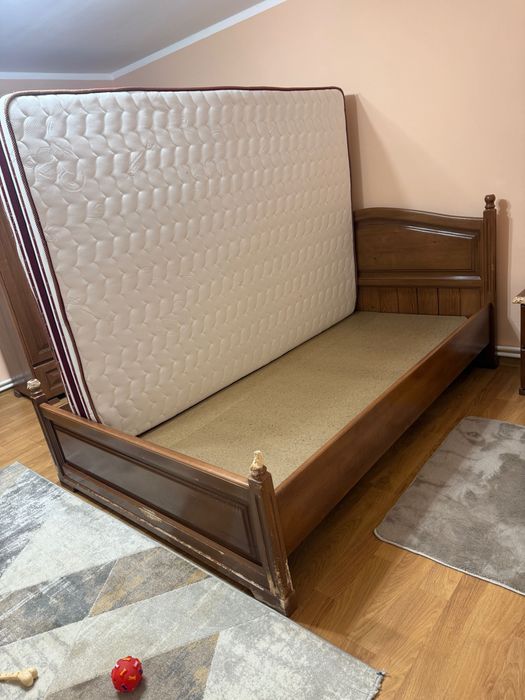 Mobilă dormitor din lemn masiv